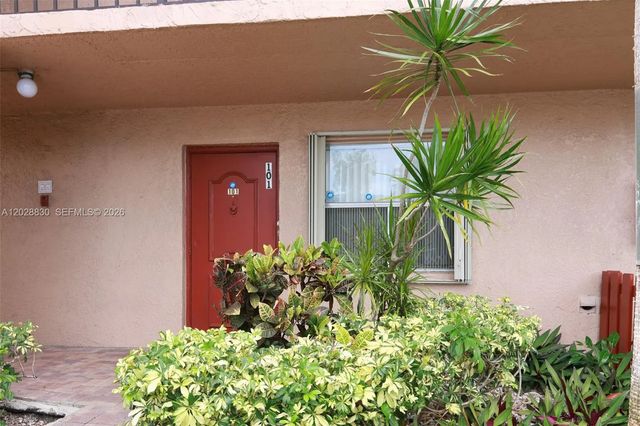 3 of 27 - 7220 Lake Cir Drive #101, Margate, FL
