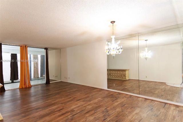 5 of 27 - 7220 Lake Cir Drive #101, Margate, FL
