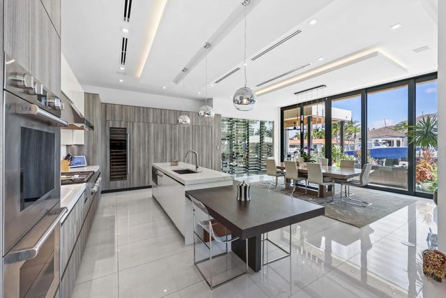4 of 125 - 2863 Ne 27th Street, Fort Lauderdale, FL