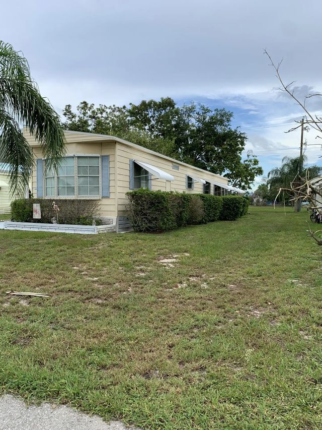 5 of 33 - 125 E Caribbean, Port St. Lucie, FL