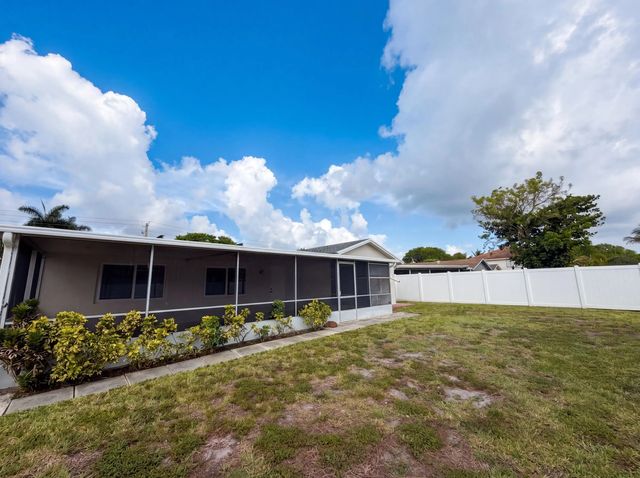 5 of 20 - 9605 Nw 81st, Tamarac, FL