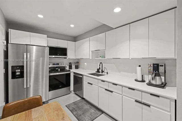 2 of 24 - 5001 Collins Avenue #1e, Miami Beach, FL