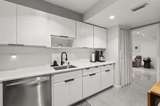 3 of 24 - 5001 Collins Avenue #1e, Miami Beach, FL