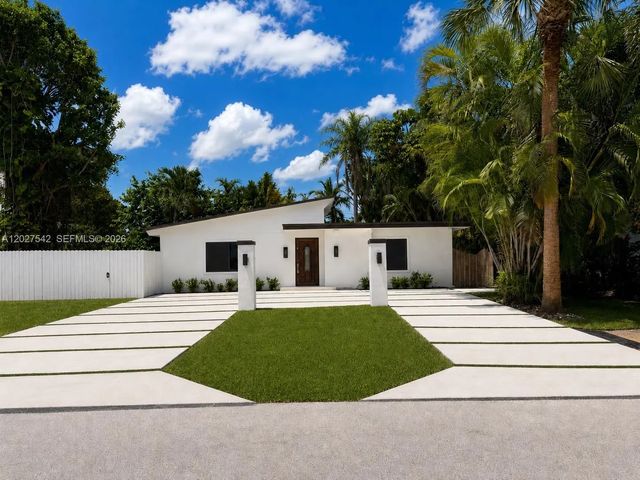 2627 Ne 213th Street, Miami