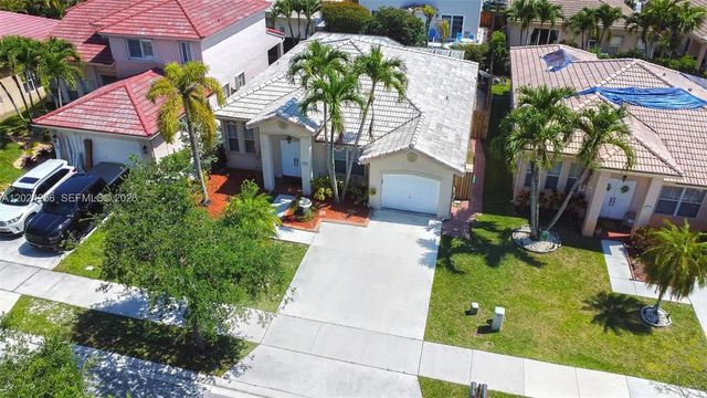 2 of 32 - 13964 N Cypress Cove Circle, Davie, FL