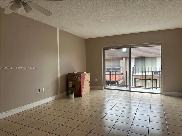 5 of 8 - 890 Sw 129th Place #208, Miami, FL