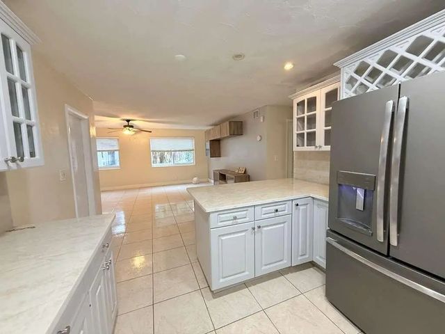 4 of 12 - 2210 Taylor Street #207, Hollywood, FL