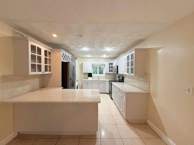 5 of 12 - 2210 Taylor Street #207, Hollywood, FL