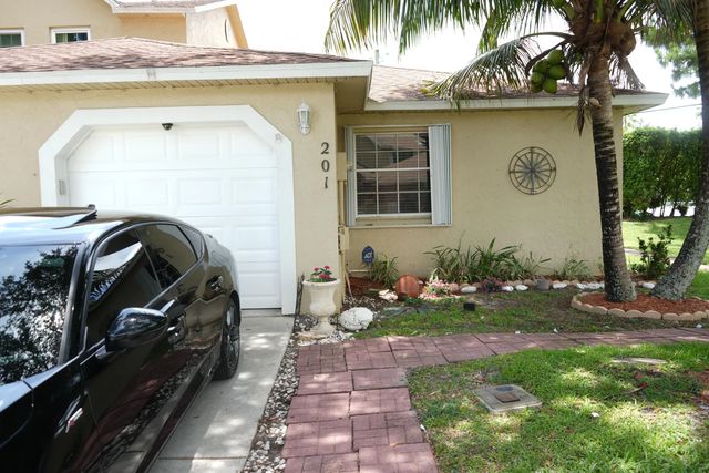 201 Maplewood Drive #201, Greenacres