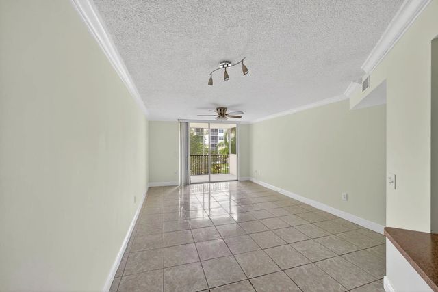 2 of 11 - 8363 Lake Drive #308, Doral, FL