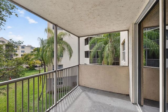 4 of 11 - 8363 Lake Drive #308, Doral, FL