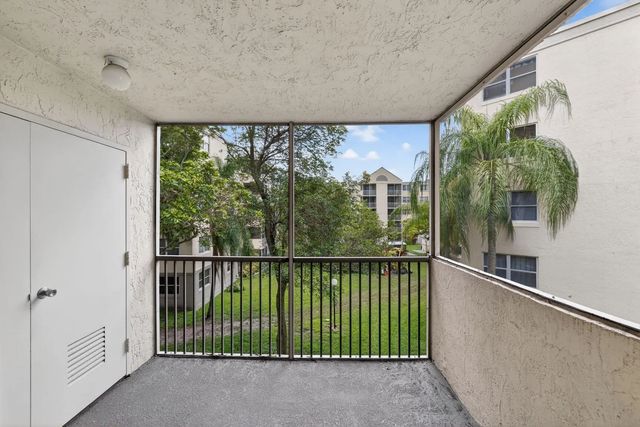 5 of 11 - 8363 Lake Drive #308, Doral, FL