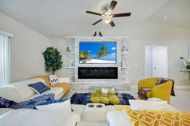 3 of 28 - 3200 W 41st St Street W, Lehigh Acres, FL