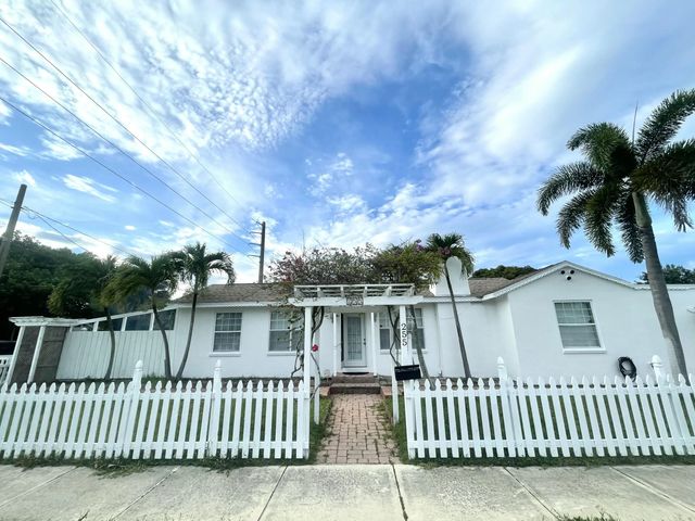 255 Foresteria Drive, Lake Park