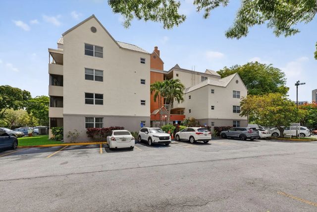 8373 Lake Drive #apt 307, Doral