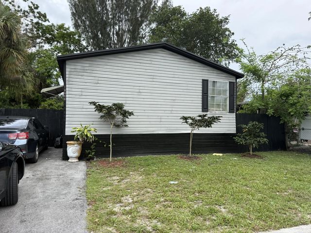 10548 W Sandalfoot Blvd W, Watergate