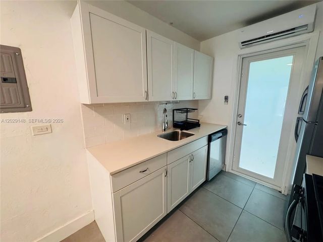 5 of 9 - 75 Washington Avenue #10, Miami Beach, FL
