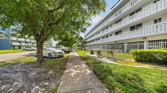 3 of 29 - 1100 Ne 191st Street #44, Miami, FL
