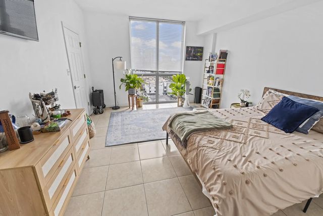 3 of 34 - 140 S Dixie Highway #813, Hollywood, FL