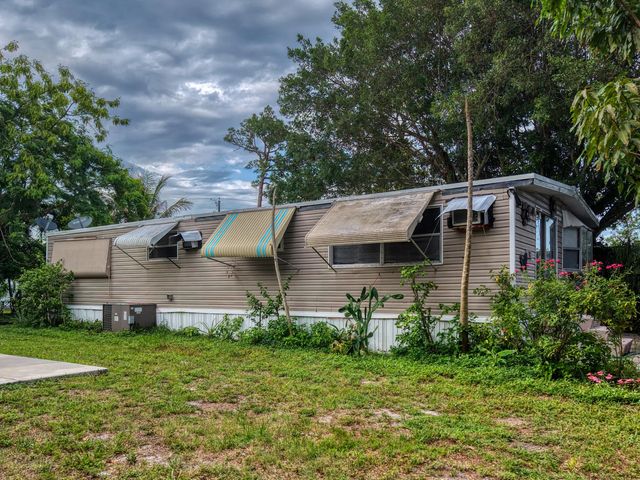 4 of 27 - 32 Lisa Lane, Greenacres, FL
