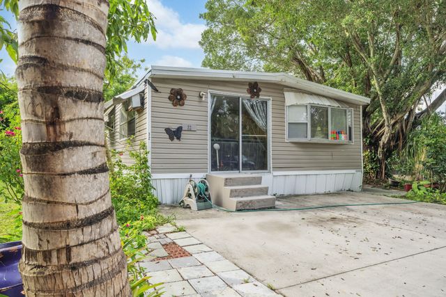 5 of 27 - 32 Lisa Lane, Greenacres, FL
