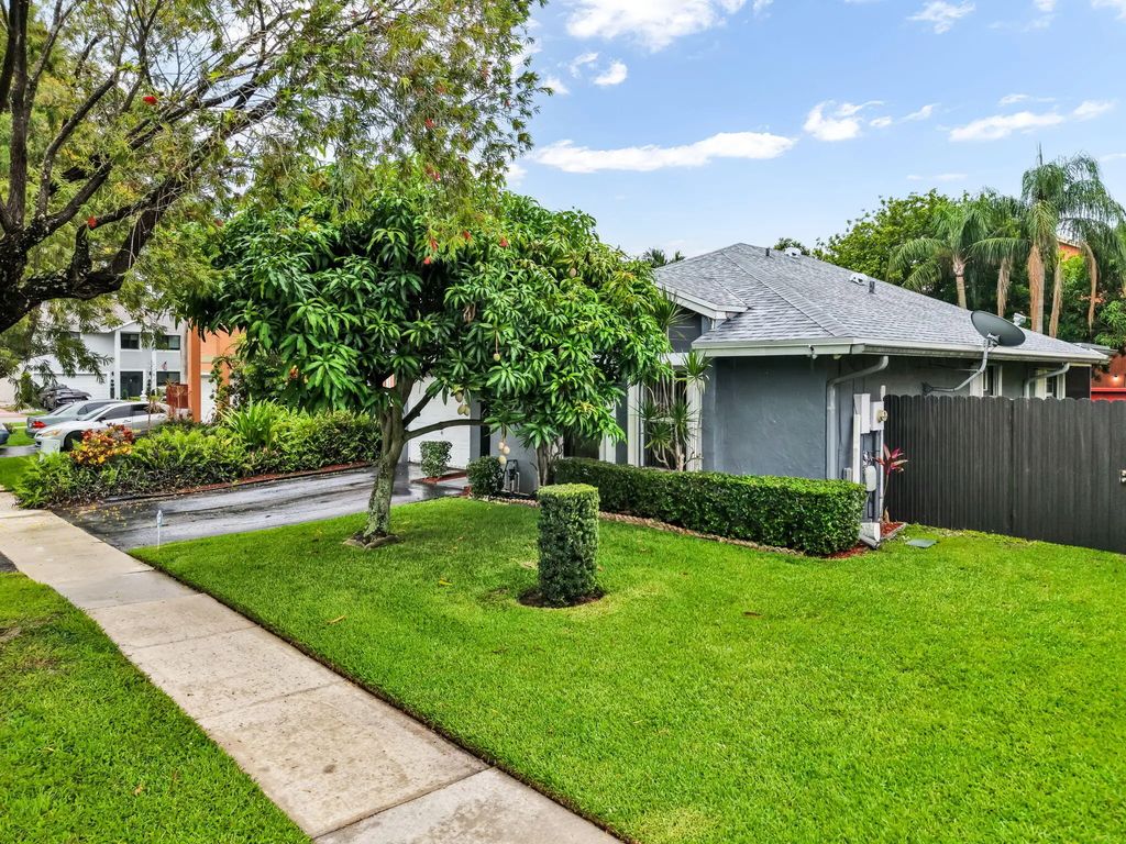 9720 Sw 12th Street, Pembroke Pines