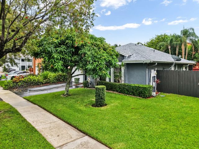 9720 Sw 12th Street, Pembroke Pines
