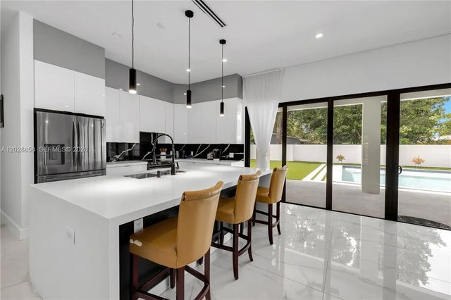 3 of 30 - 152 Nw 165th Street, Miami, FL