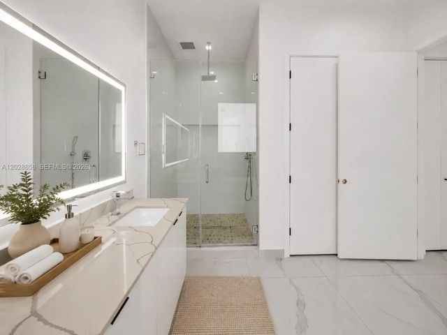 5 of 30 - 152 Nw 165th Street, Miami, FL