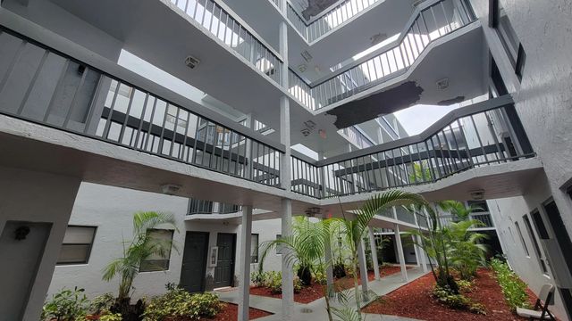 3 of 21 - 1950 N Congress Avenue #206, West Palm Beach, FL