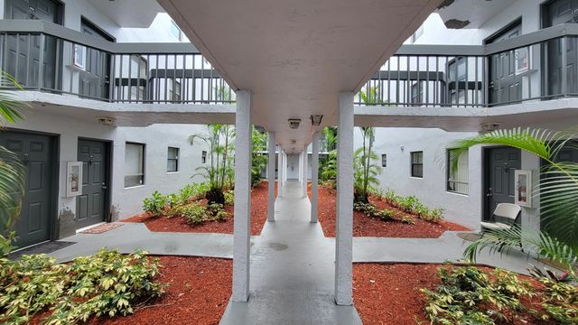 4 of 21 - 1950 N Congress Avenue #206, West Palm Beach, FL