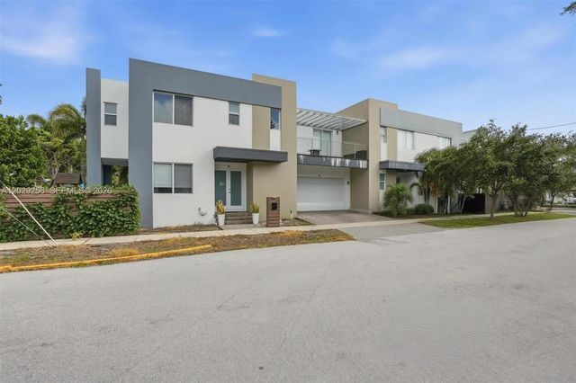 3 of 49 - 1417 Ne 17th Street, Fort Lauderdale, FL
