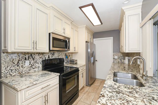 2 of 34 - 610 Nw Marion Avenue, Port St. Lucie, FL
