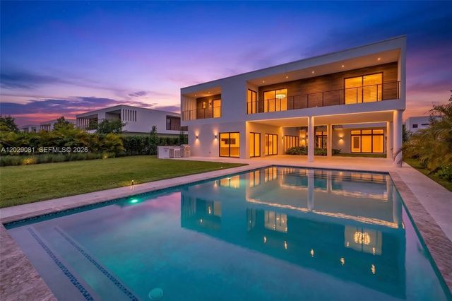 16689 N Botaniko Drive N, Weston