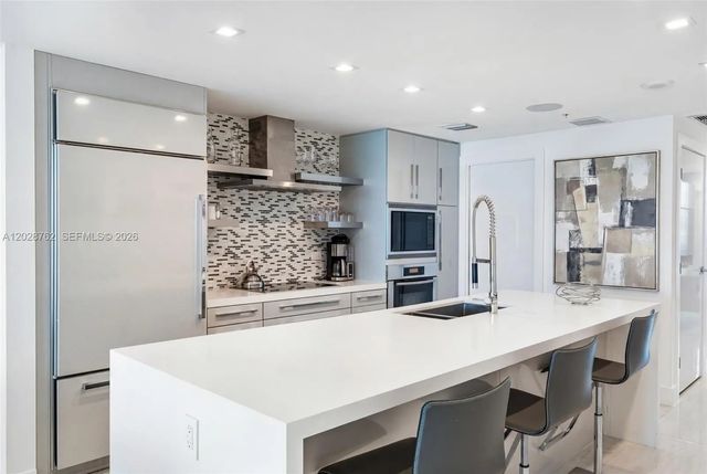5 of 22 - 3801 Collins Avenue #703, Miami Beach, FL