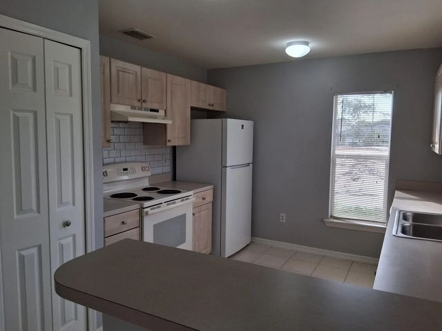 4 of 8 - 113 S John Ave Avenue S, Lehigh Acres, FL