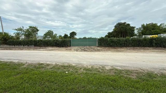 5 of 11 - 16555 Sw 213th Avenue, Miami, FL