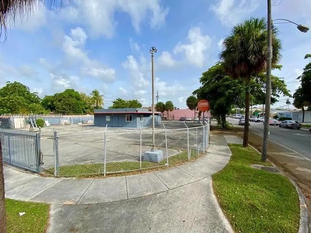 2 of 2 - 1910 Nw 17th Avenue, Miami, FL