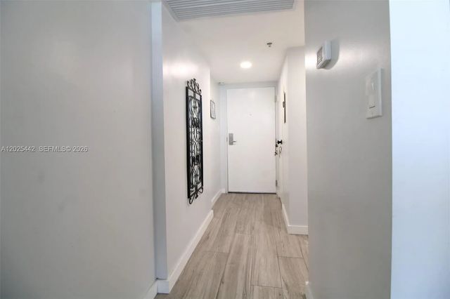 3 of 16 - 19201 Collins Avenue #916, Sunny Isles Beach, FL