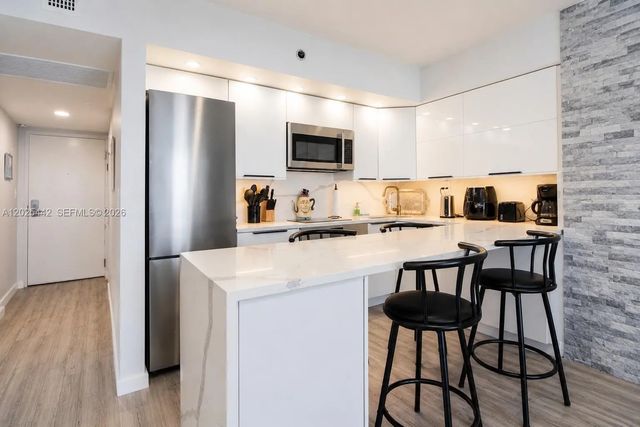 5 of 16 - 19201 Collins Avenue #916, Sunny Isles Beach, FL