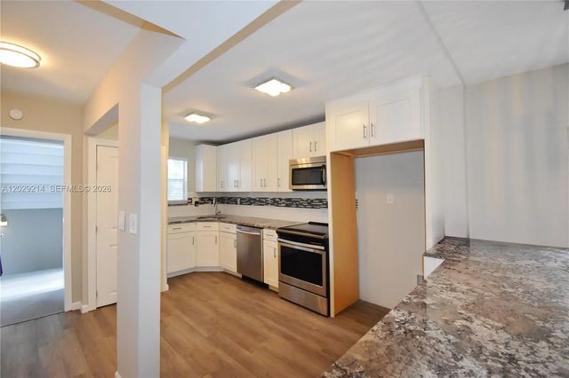 4 of 25 - 6080 Nw 44th Street #201, Lauderhill, FL