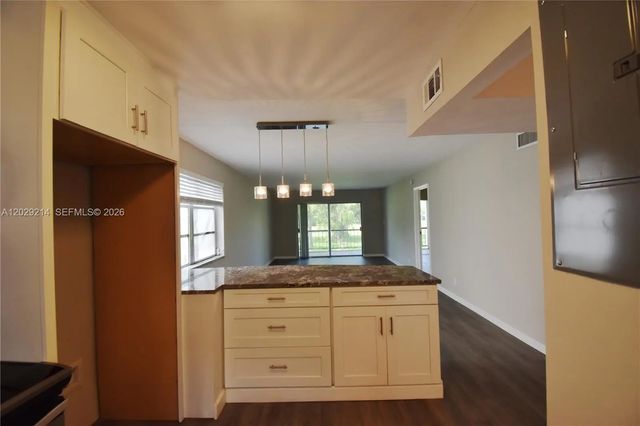 5 of 25 - 6080 Nw 44th Street #201, Lauderhill, FL