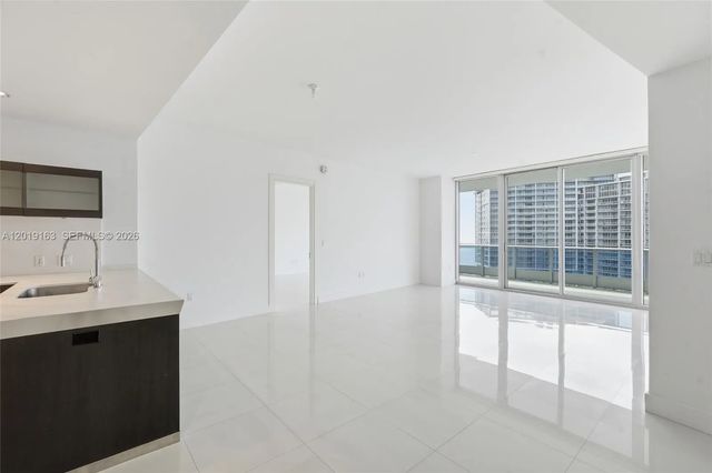 5 of 28 - 200 Biscayne Boulevard Way #4904, Miami, FL