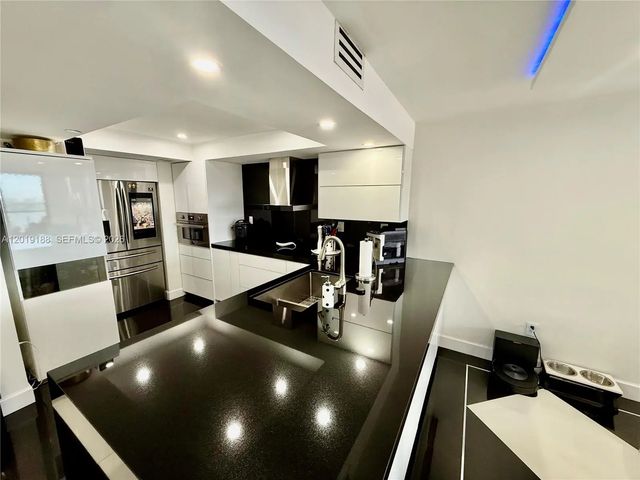 3 of 77 - 555 Ne 15th Street #15h, Miami, FL