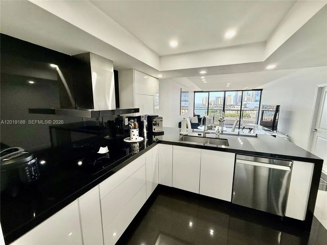 4 of 77 - 555 Ne 15th Street #15h, Miami, FL