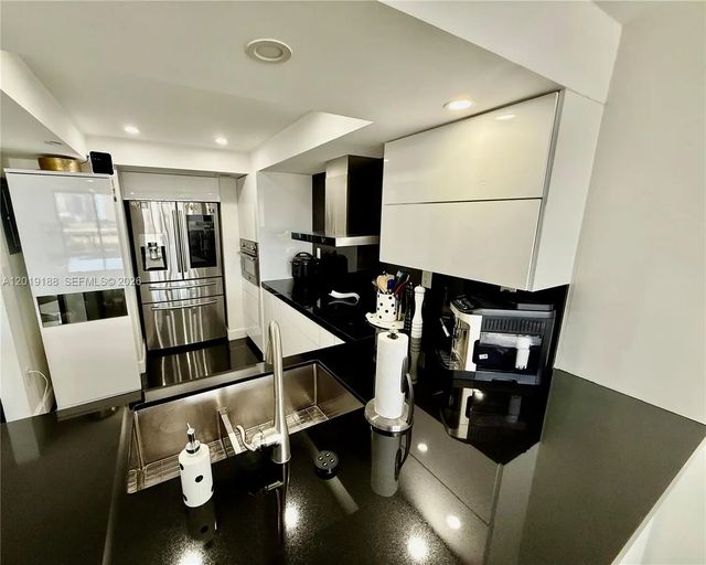 5 of 77 - 555 Ne 15th Street #15h, Miami, FL