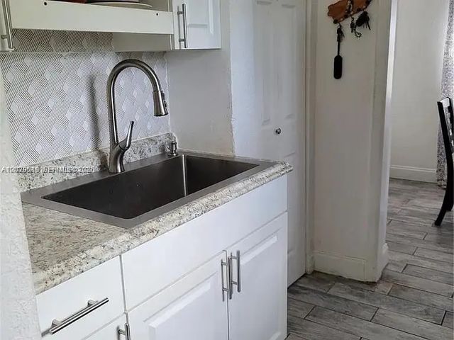 4 of 10 - 1752 Lauderdale Manor Drive, Fort Lauderdale, FL