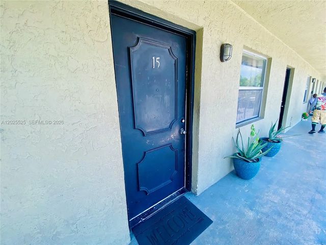 2 of 11 - 1702 S Dixie Highway #15, Lake Worth, FL