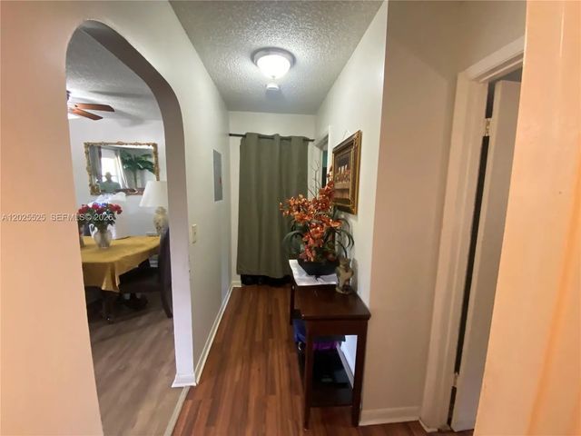 4 of 11 - 1702 S Dixie Highway #15, Lake Worth, FL