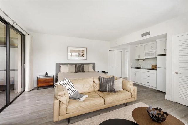 11818 Pebblewood Drive #d201, Wellington